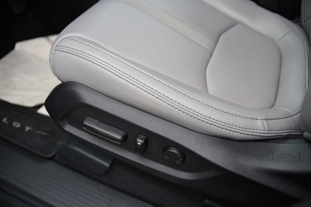 Used 2025 Honda Pilot EX-L image 14