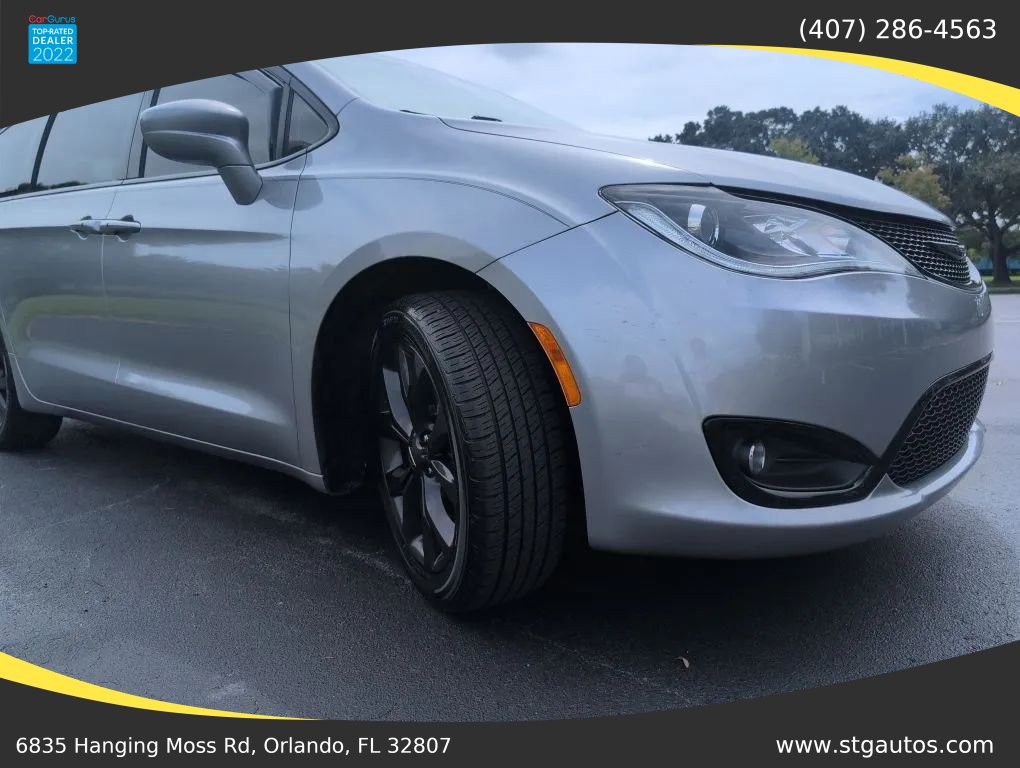 Used 2020 Chrysler Pacifica Touring-L w/ S Appearance Package FWD image 9
