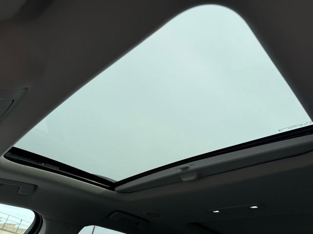 Used 2021 GMC Acadia SLT w/ Premium Package image 8