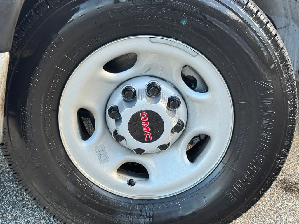 New 2026 GMC Savana 3500 w/ Driver Convenience Package image 4