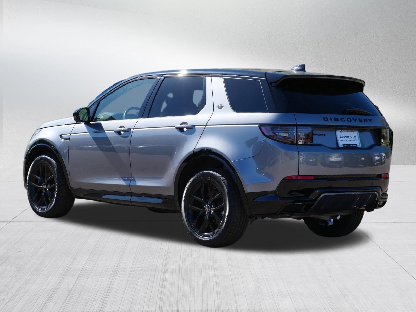 Used 2024 Land Rover Discovery Sport Dynamic SE AWD/4WD image 3