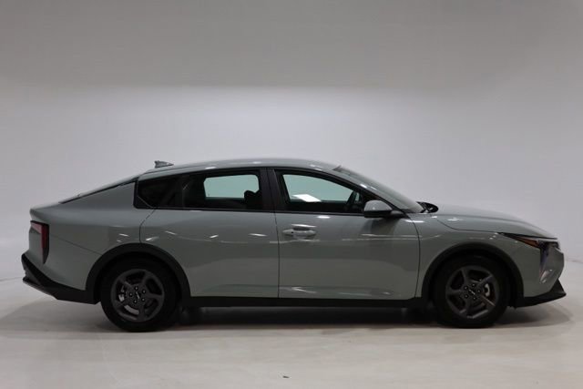 Used 2025 Kia K4 LXS image 9