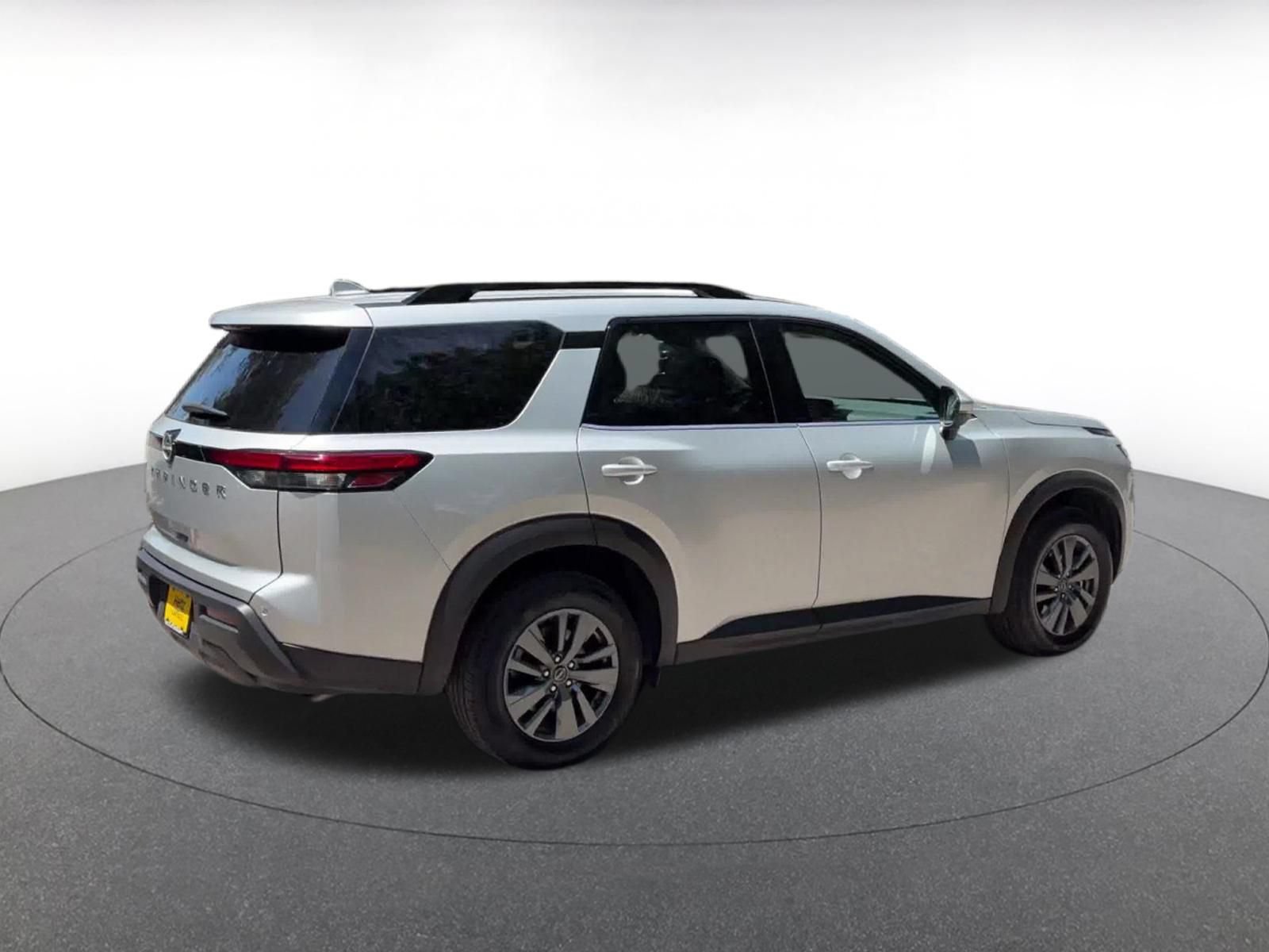 Used 2025 Nissan Pathfinder SV FWD image 14