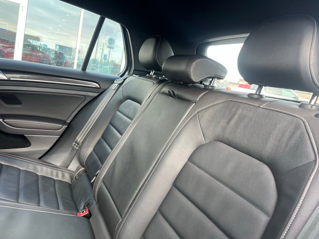 Used 2017 Volkswagen Golf R 4-Door image 27