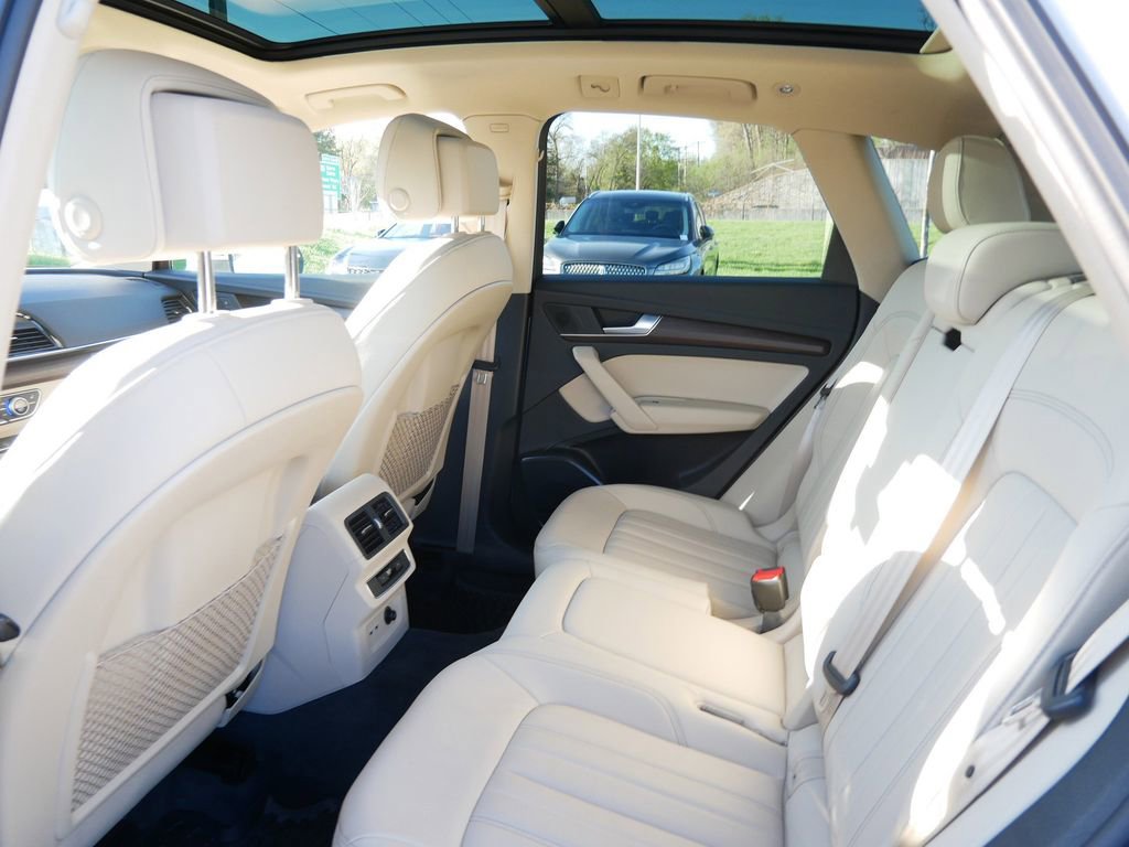 Used 2023 Audi Q5 2.0T Premium w/ Convenience Package AWD/4WD image 11