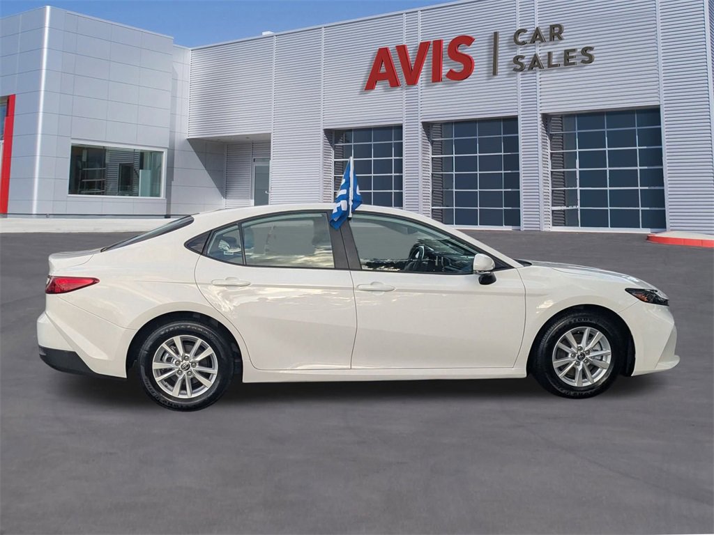 Used 2025 Toyota Camry LE image 5