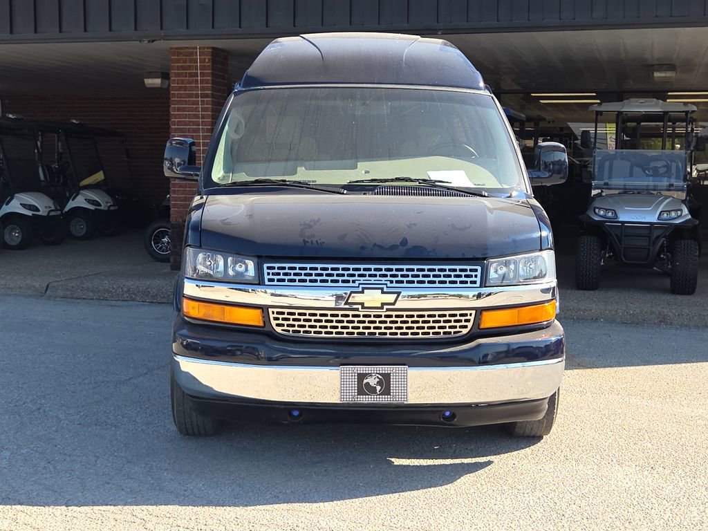 Used 2015 Chevrolet Express 2500 image 2