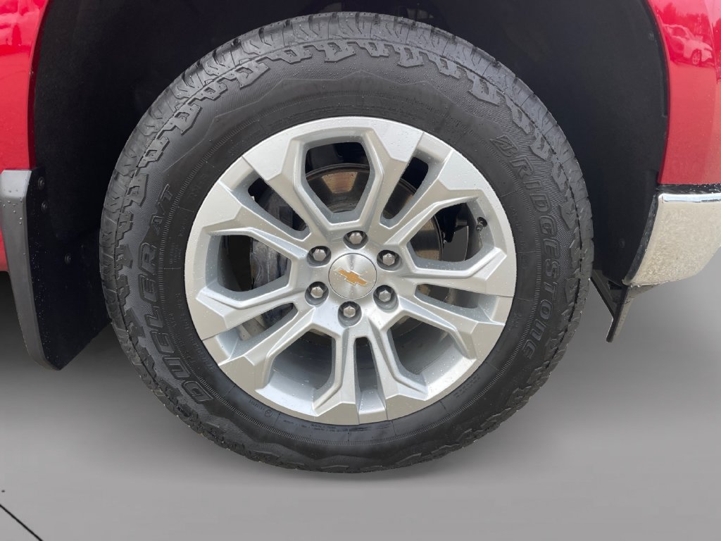 Used 2025 Chevrolet Silverado 1500 LTZ AWD/4WD image 9