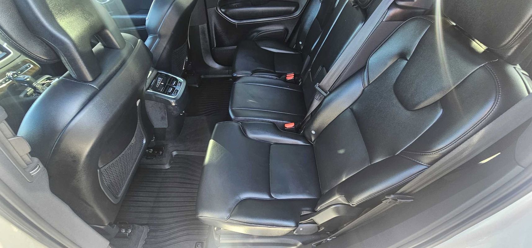 Used 2018 Volvo XC90 T5 Momentum w/ Convenience Package FWD image 18