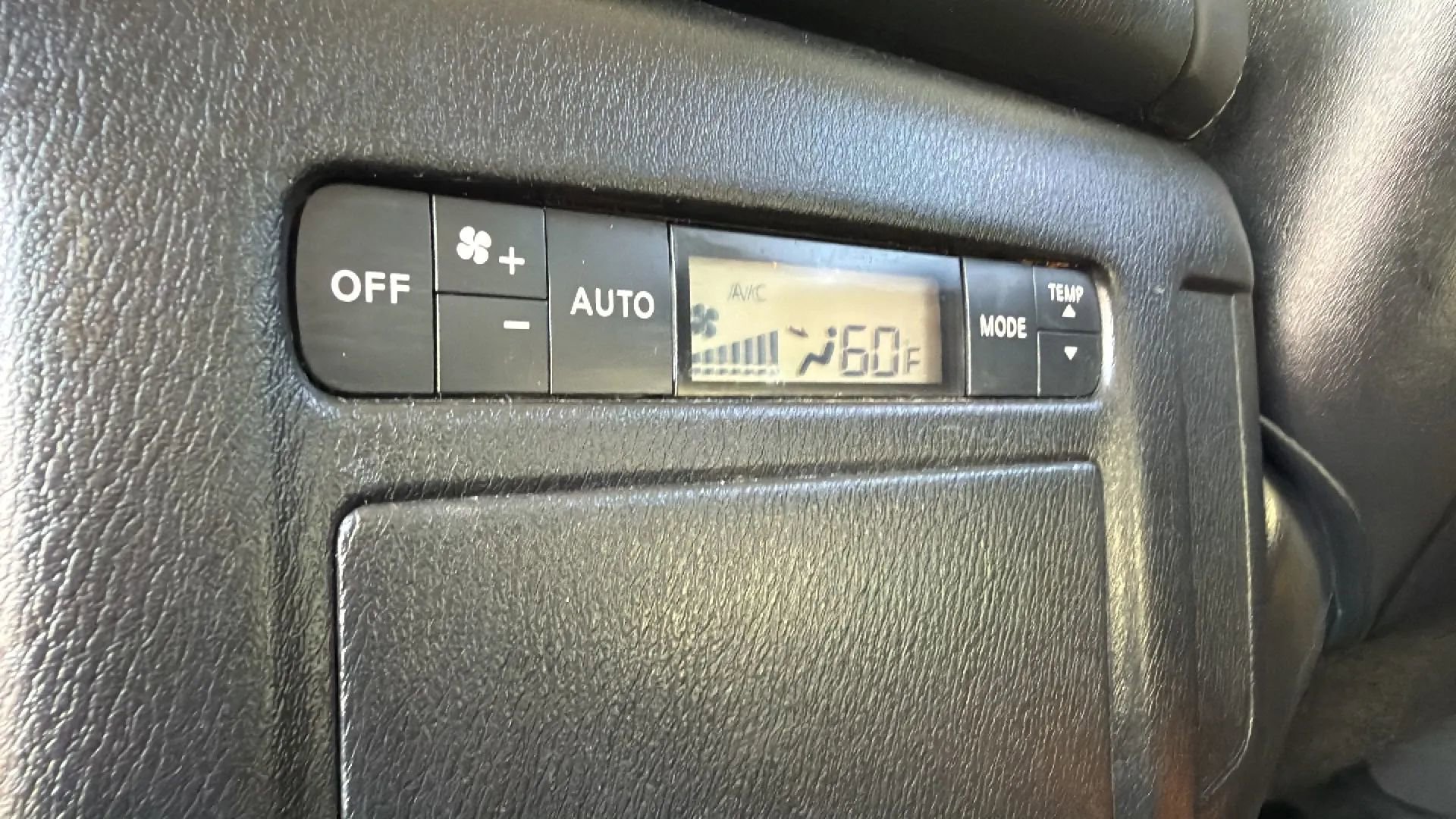 Used 2015 INFINITI QX80 4WD w/ Driver's Assistance Package image 28