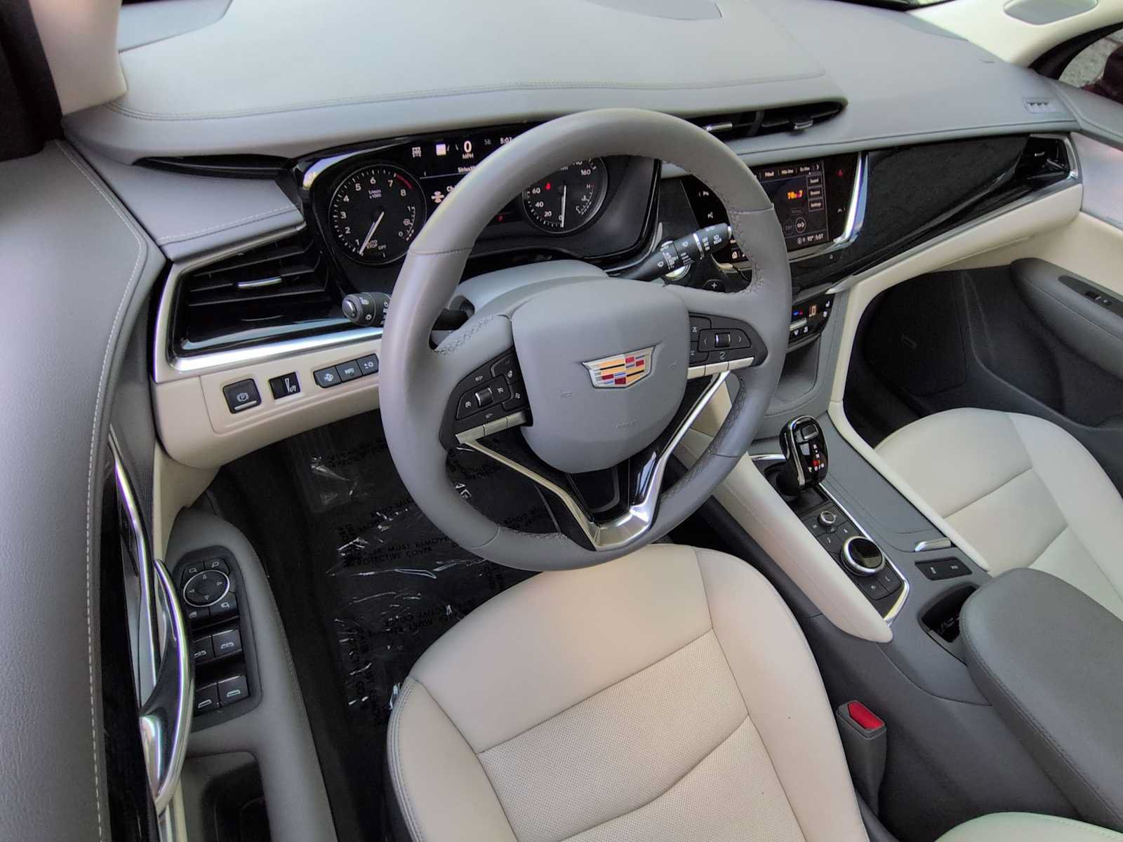 Used 2024 Cadillac XT6 Premium Luxury w/ Technology Package AWD/4WD image 10