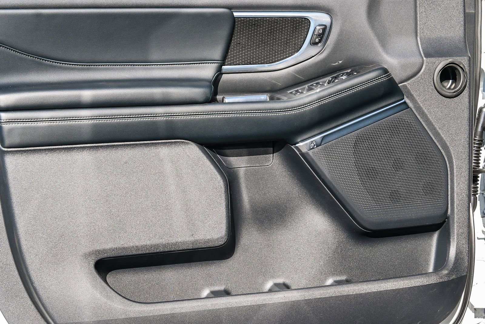 New 2025 Ford Expedition Max Platinum w/ Stealth Appearance Package image 27