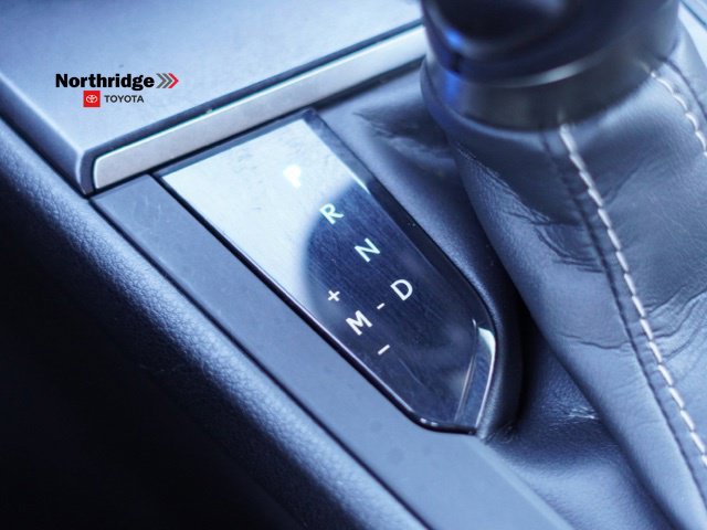 Used 2022 Lexus UX 200 w/ Premium Package FWD image 36