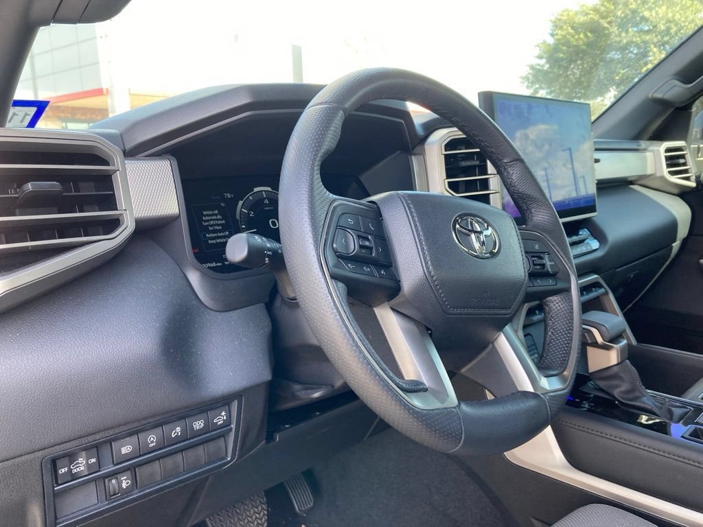 Used 2025 Toyota Tundra Limited AWD/4WD image 8
