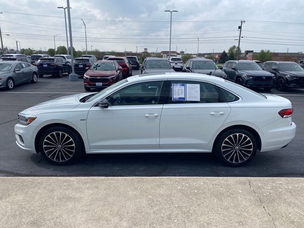 Used 2022 Volkswagen Passat 2.0T FWD image 4