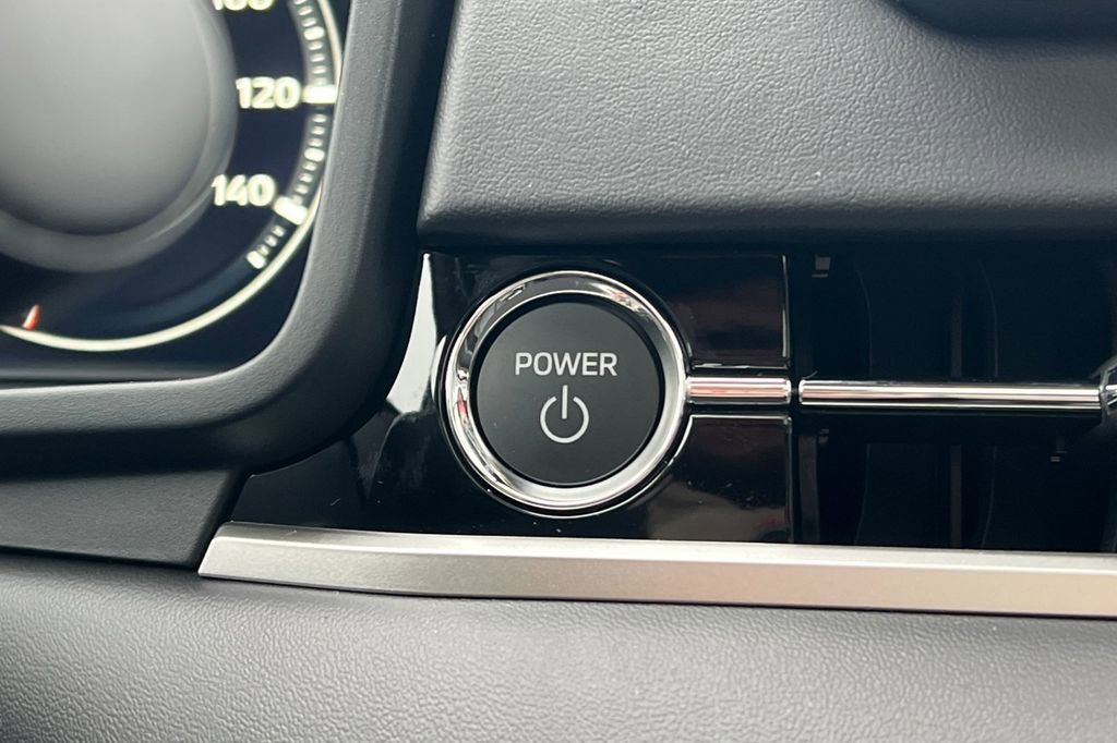 New 2025 Mitsubishi Outlander SE image 24