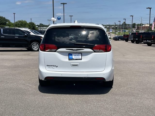 Used 2020 Chrysler Pacifica Touring w/ S Appearance Package FWD image 5
