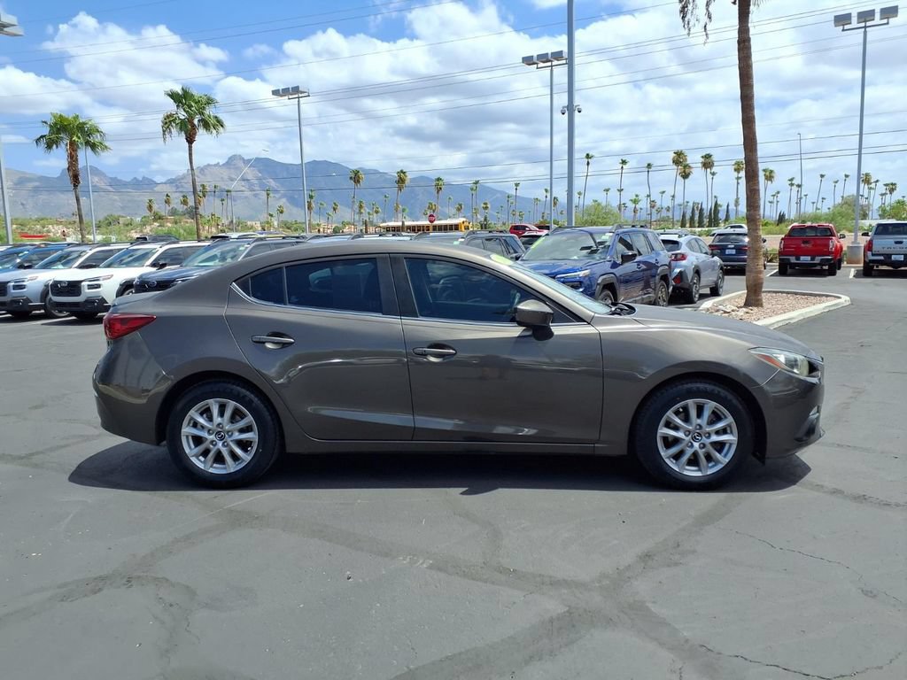 Used 2016 MAZDA MAZDA3 i Touring w/ Popular Equipment Package FWD image 9