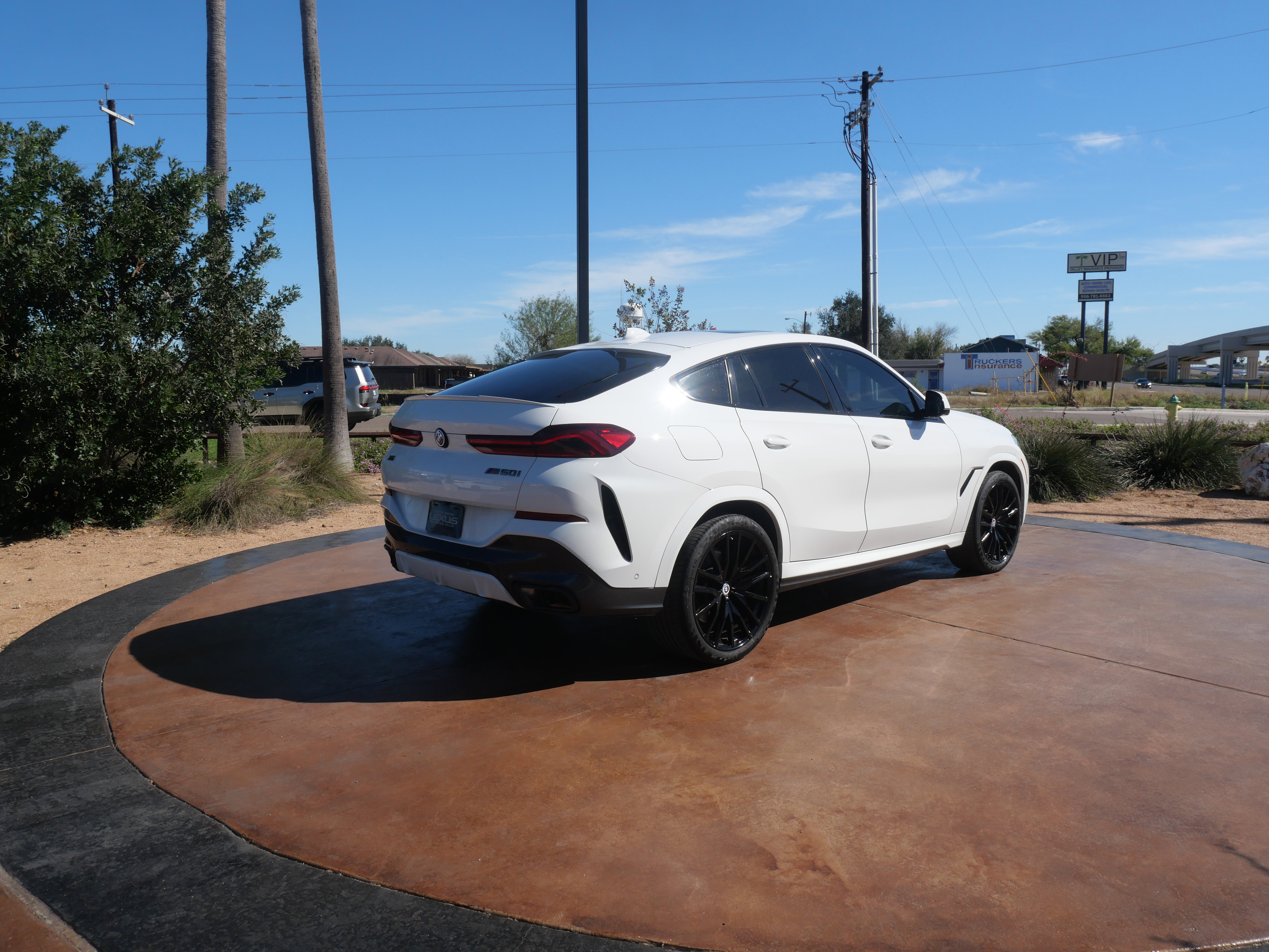 Used 2023 BMW X6 M50i w/ Executive Package image 2