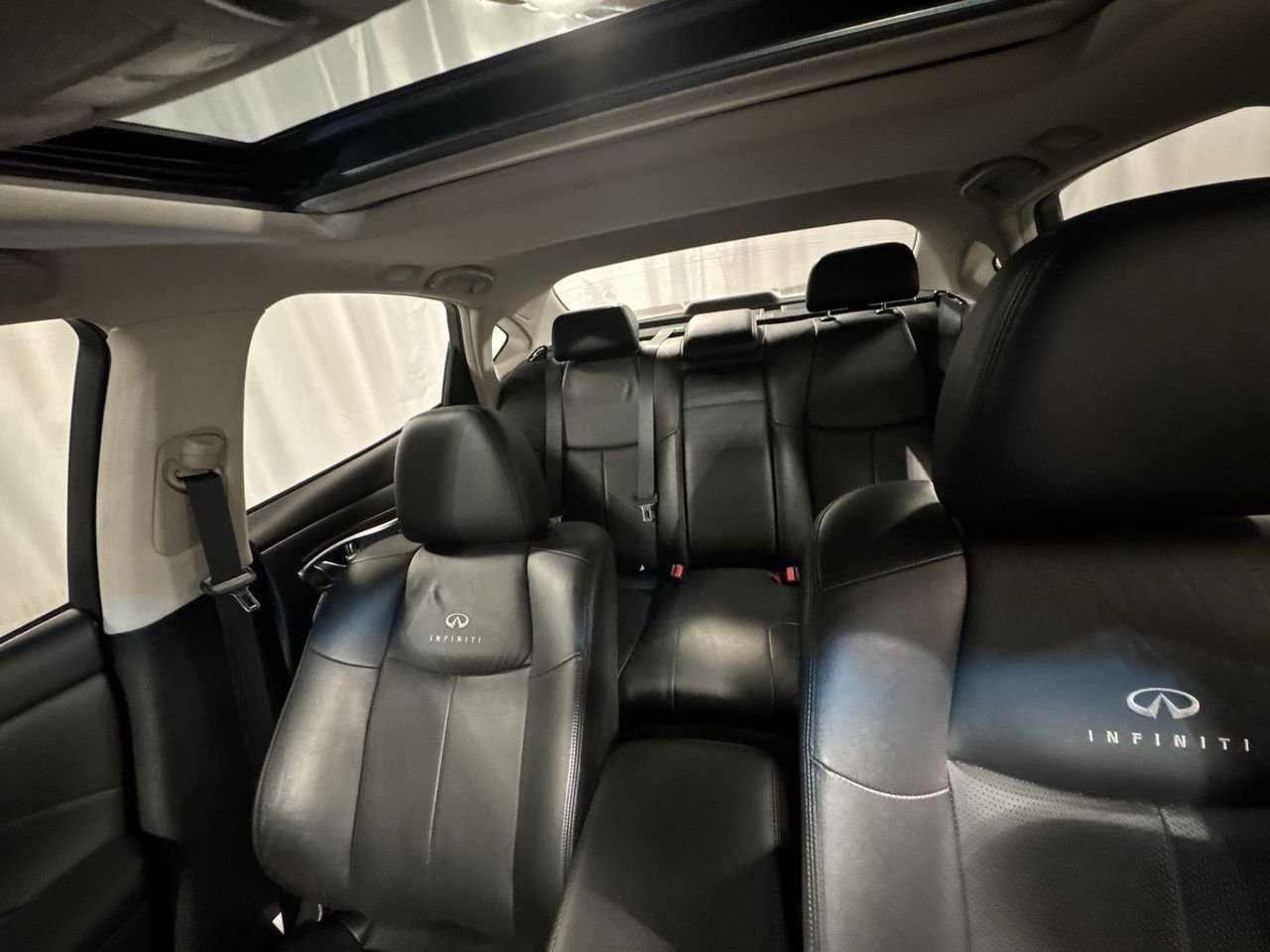 Used 2012 INFINITI M35 w/ Premium Pkg image 31