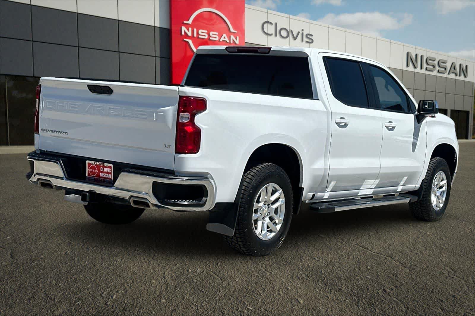 Used 2022 Chevrolet Silverado 1500 LT w/ Z71 Off-Road Package AWD/4WD image 3