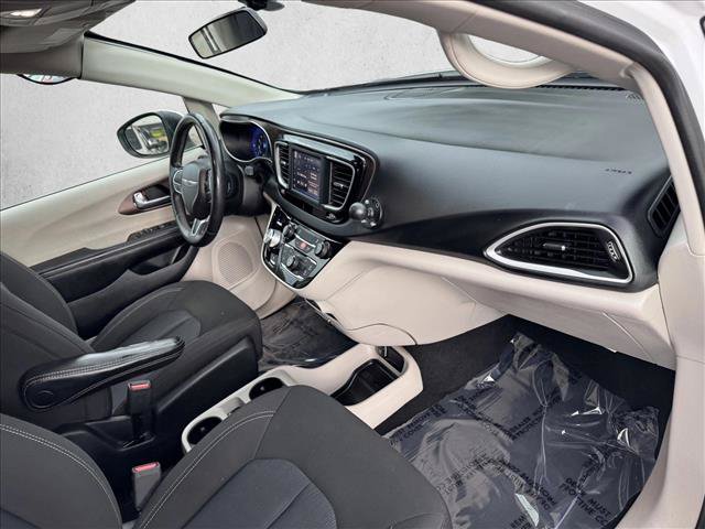 Used 2022 Chrysler Voyager LX FWD image 21
