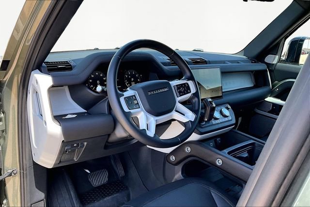 Used 2024 Land Rover Defender 130 X-Dynamic SE image 13
