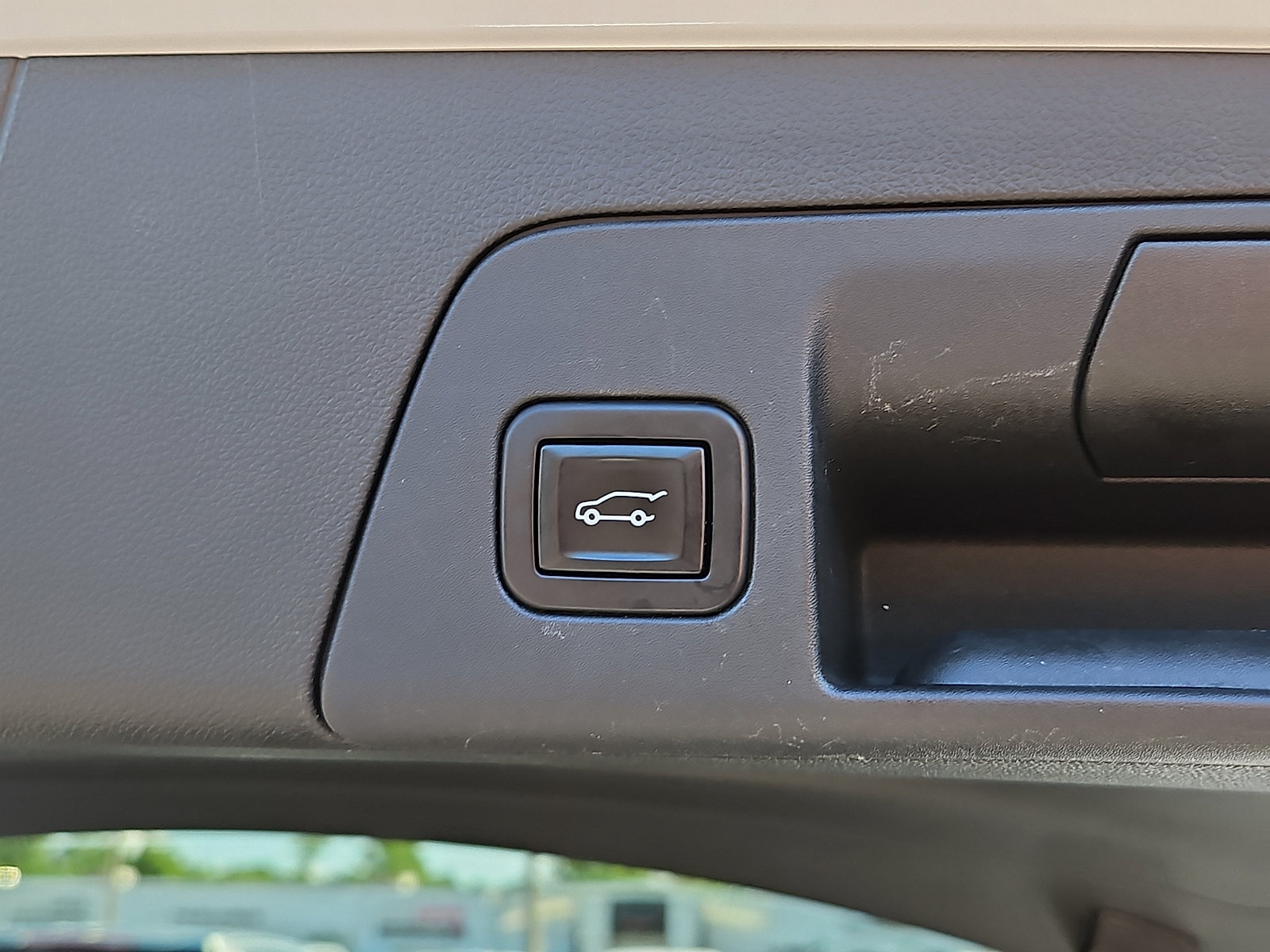 Used 2022 Buick Envision Avenir w/ Technology Package II AWD/4WD image 30