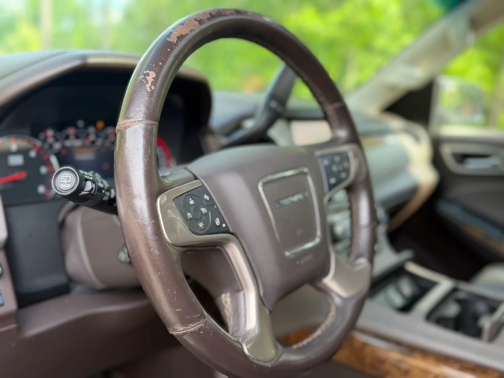Used 2015 GMC Yukon Denali w/ Open Road Package RWD image 15