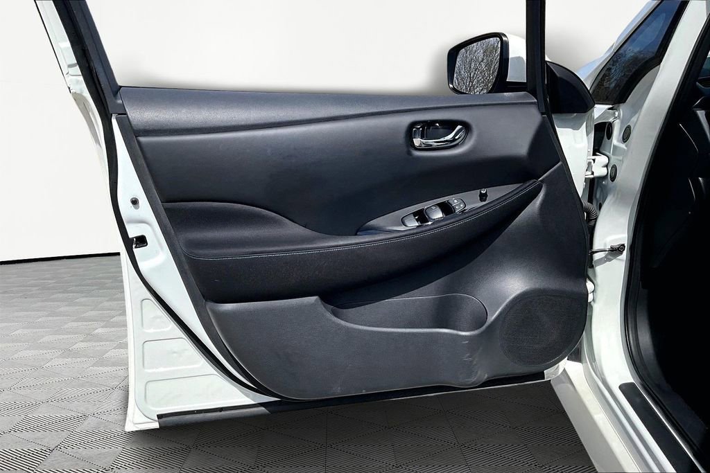 Used 2019 Nissan Leaf SV w/ SV Technology Package image 23
