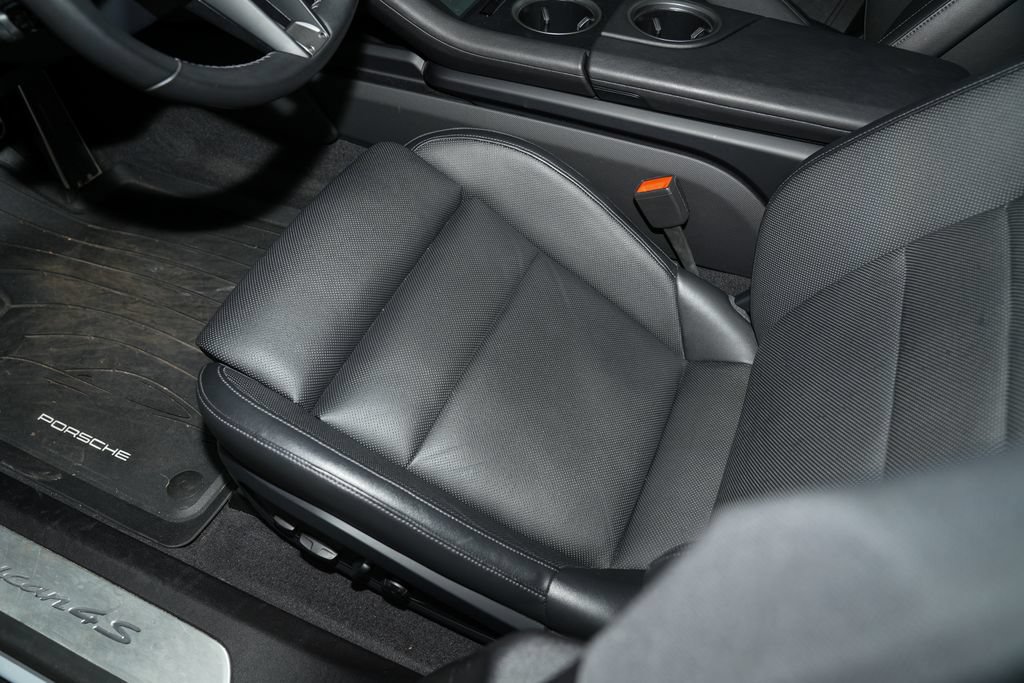 Certified 2025 Porsche Taycan 4S AWD/4WD image 22