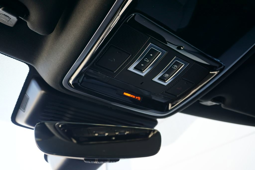 New 2026 Land Rover Range Rover Velar Dynamic SE image 16