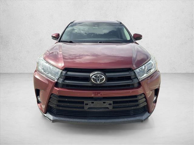Used 2017 Toyota Highlander SE FWD image 2