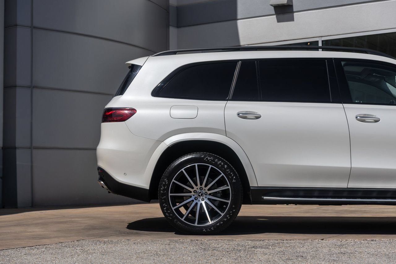 Used 2024 Mercedes-Benz GLS 580 4MATIC image 5