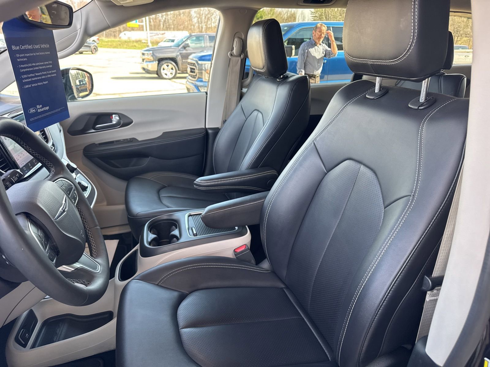 Used 2024 Chrysler Pacifica Touring-L FWD image 21