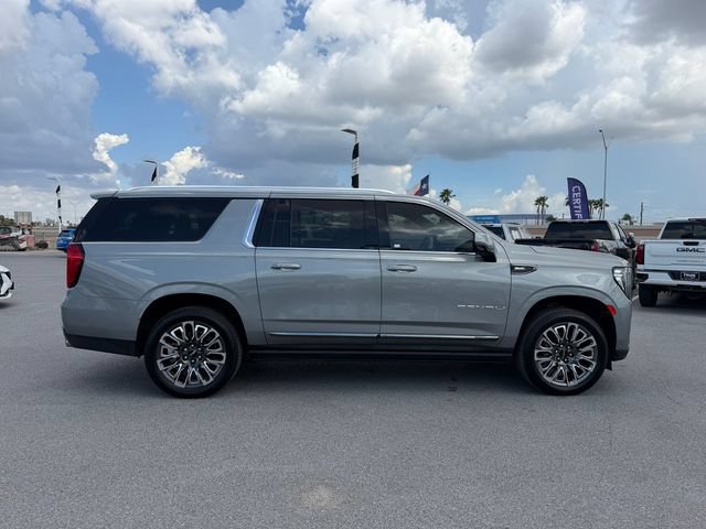 Used 2023 GMC Yukon XL Denali Ultimate AWD/4WD image 4