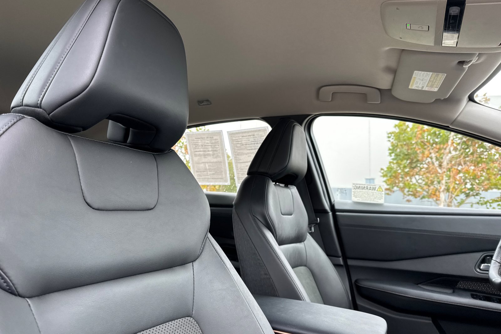 Used 2024 Nissan Ariya FWD image 19