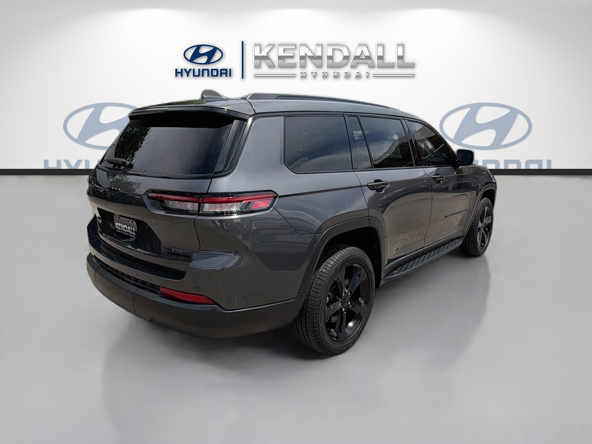 Used 2025 Jeep Grand Cherokee L Limited w/ Black Appearance Package RWD image 6