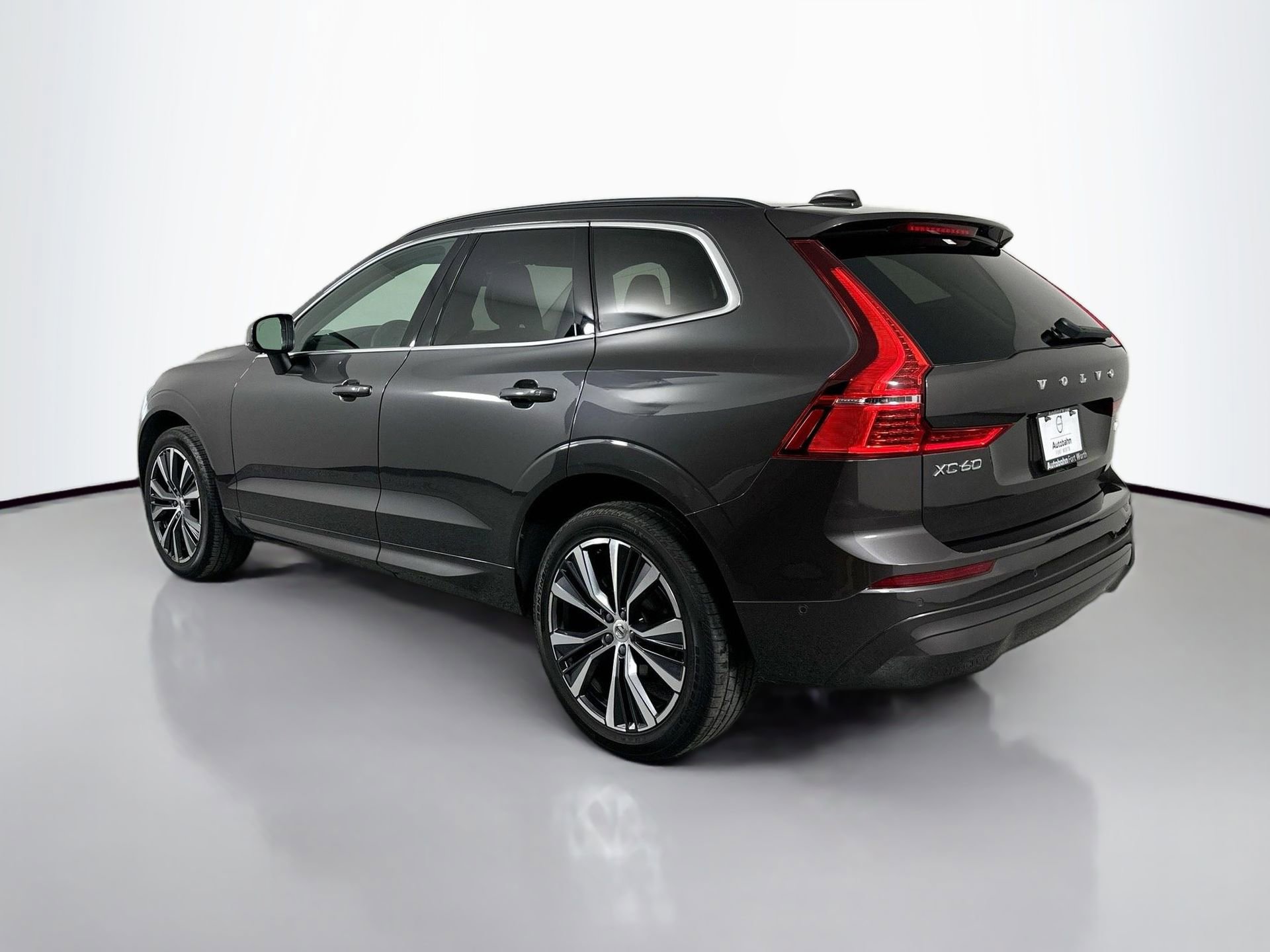 Certified 2022 Volvo XC60 B5 Momentum w/ Advanced Package image 8