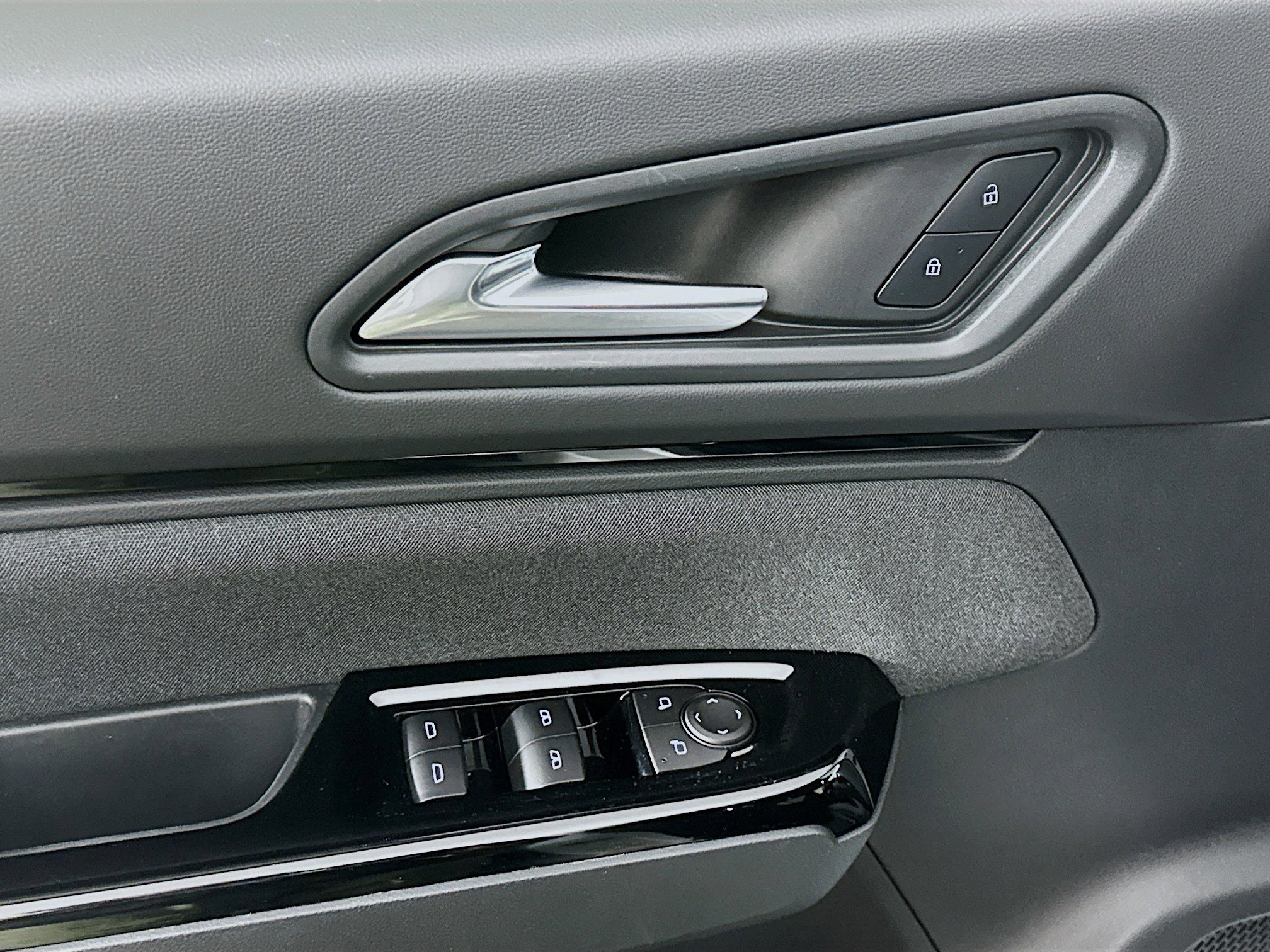 Used 2025 Honda Prologue EX image 15