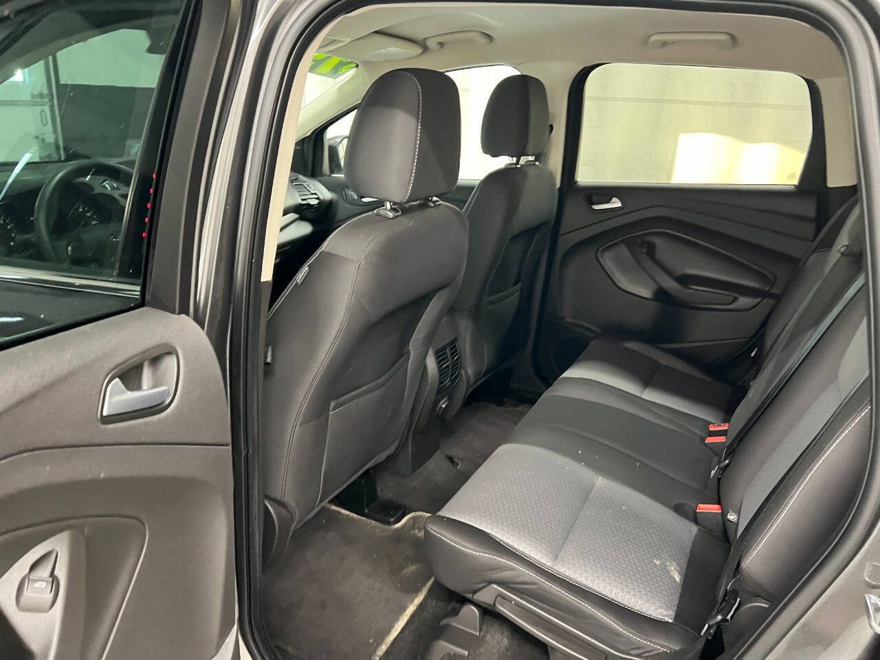 Used 2017 Ford Escape SE FWD image 9