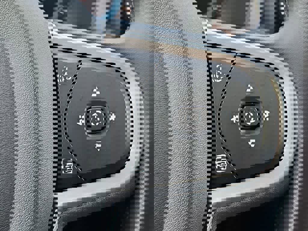 Used 2022 Volvo XC60 B5 Momentum AWD/4WD image 27