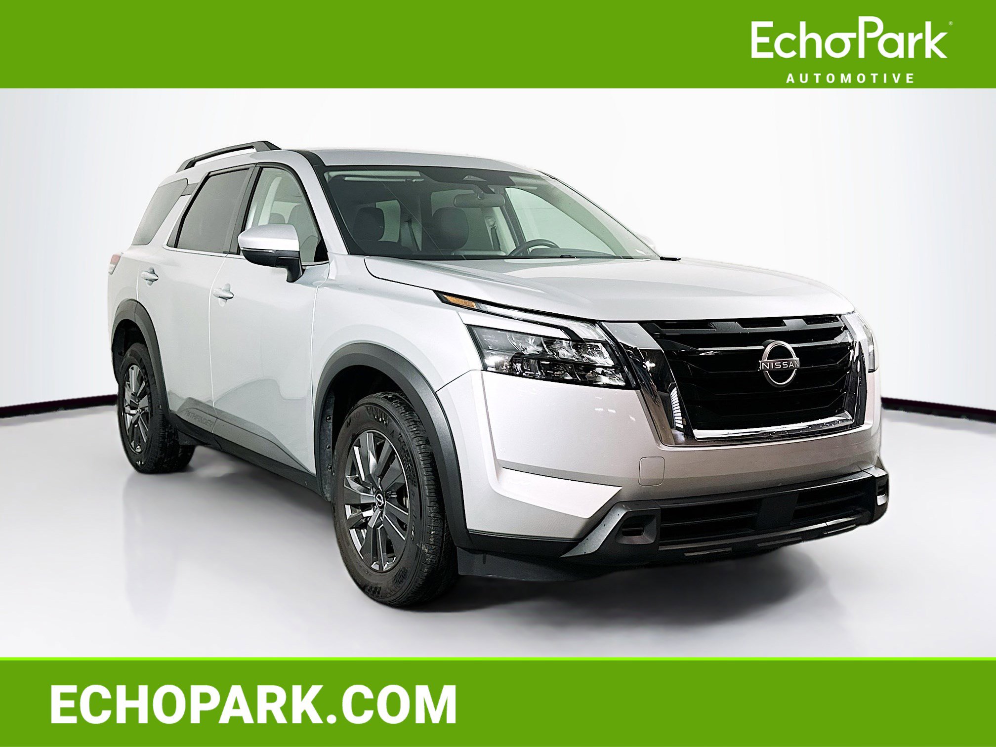 Used 2025 Nissan Pathfinder SV image 1