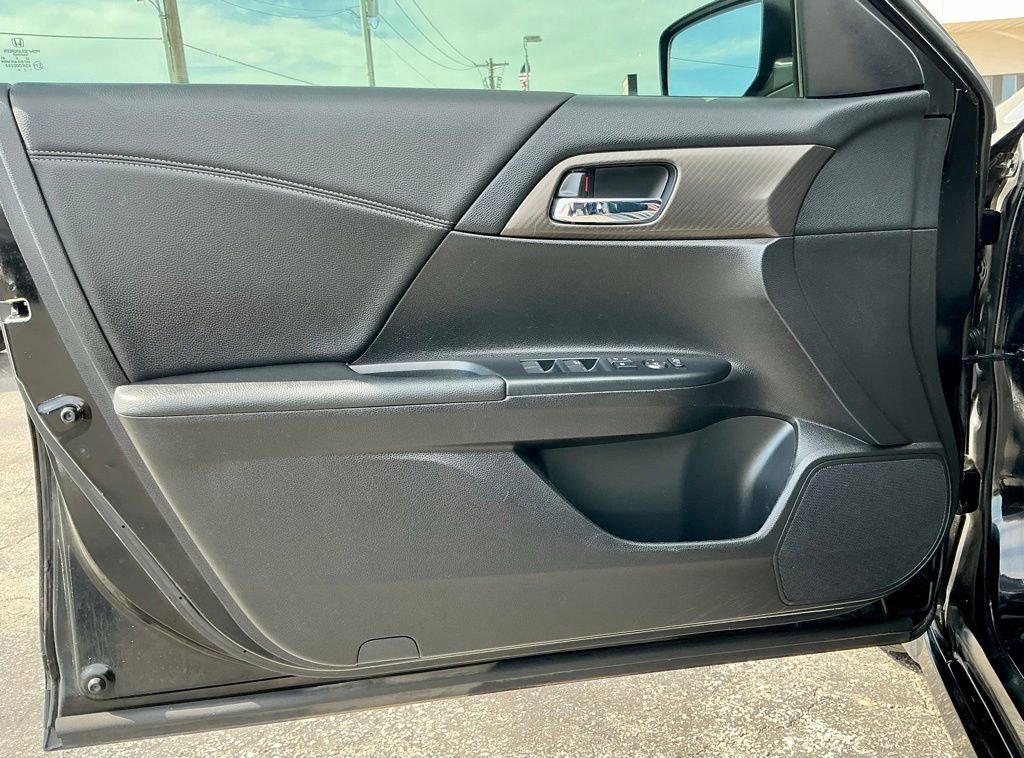 Used 2017 Honda Accord Sport image 39