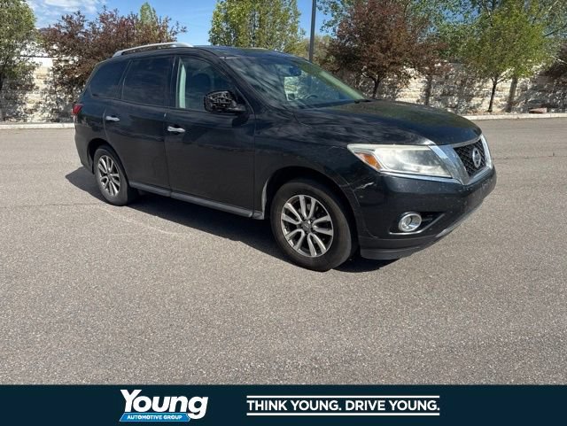 Used 2016 Nissan Pathfinder SV w/ Trailer Tow Package AWD/4WD image 9