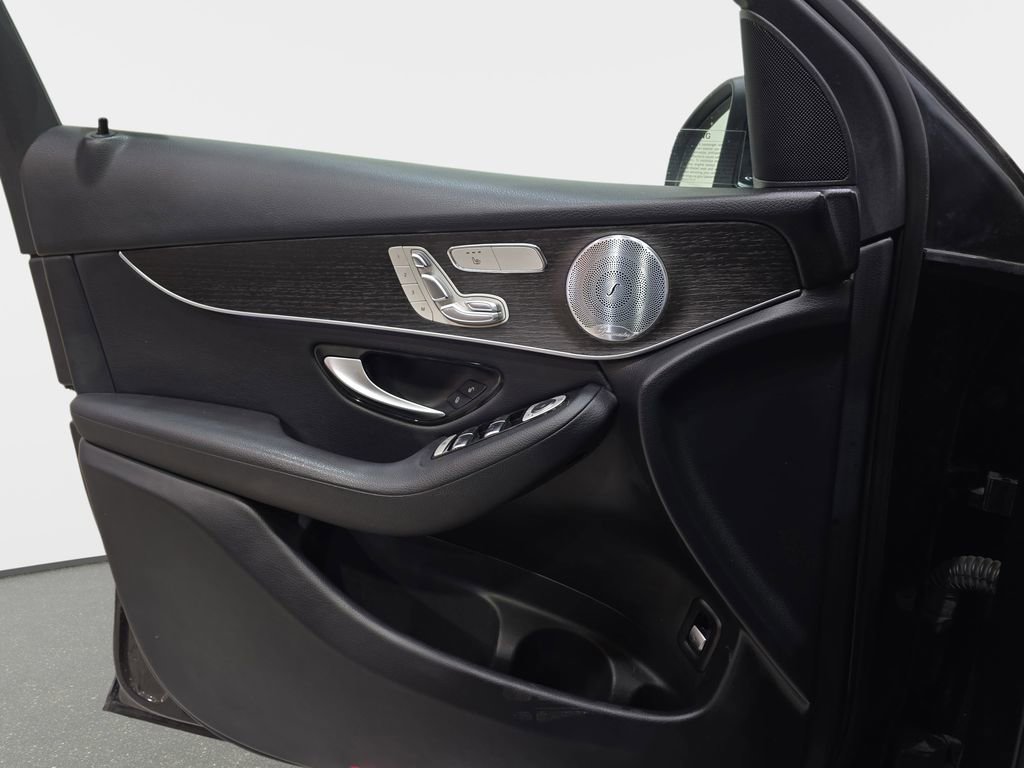 Used 2020 Mercedes-Benz GLC 300 4MATIC image 29