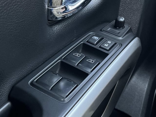 Used 2017 Nissan Titan PRO-4X AWD/4WD image 27