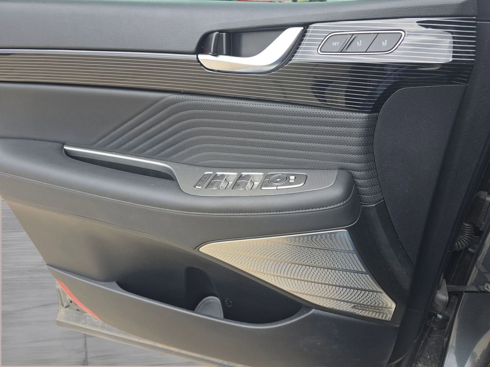 Used 2024 Hyundai Palisade Calligraphy image 11