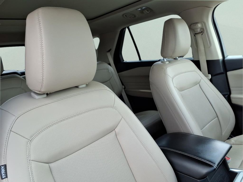 Used 2022 Ford Explorer Limited w/ Limited Technology Package image 16