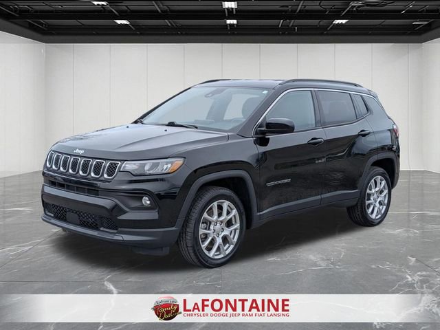 Used 2023 Jeep Compass Latitude image 1